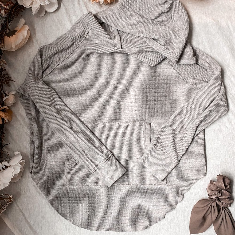 Aritzia TNA Gray Hooded Thermal